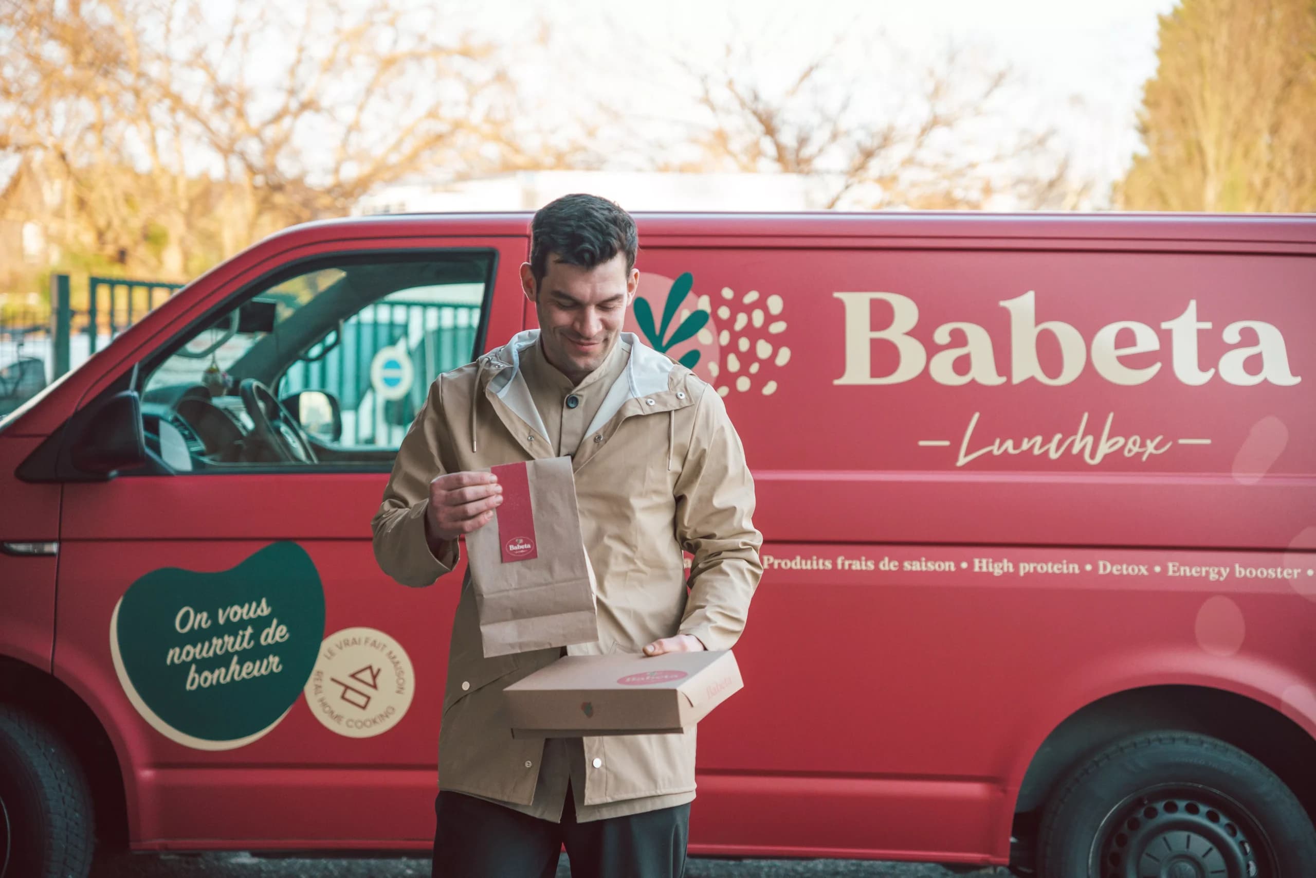 Savvas devant son camion Babeta — cuisine grecque à Strasbourg