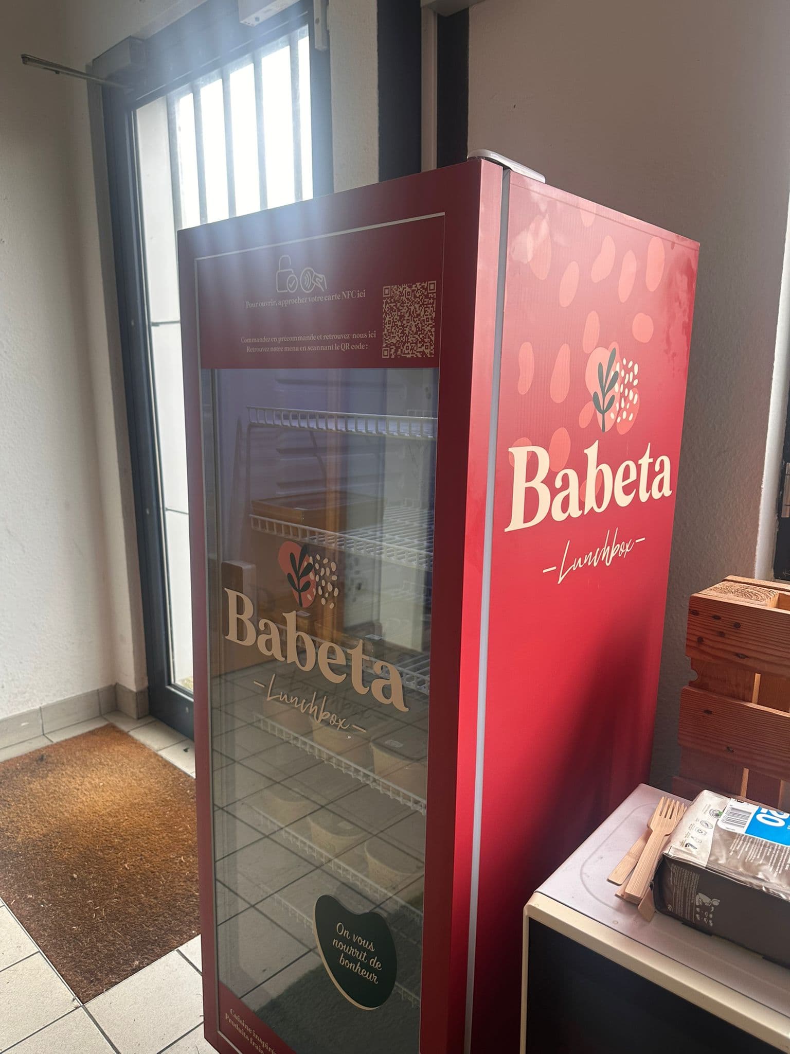 Savvas devant le camion Babeta